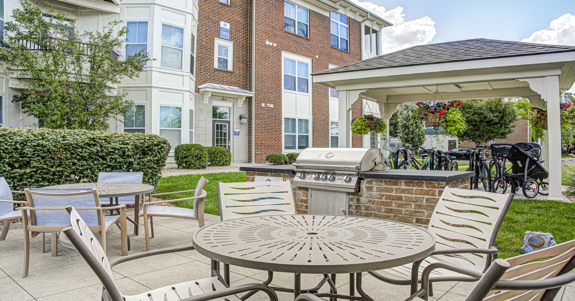 Highpointe Grilling Area